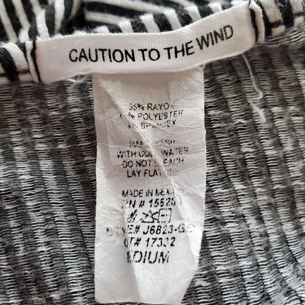 Caution to the Wind Striped Pullover V-Neck Short Sleeve Crop Top Size Medium - Picture 5 of 6